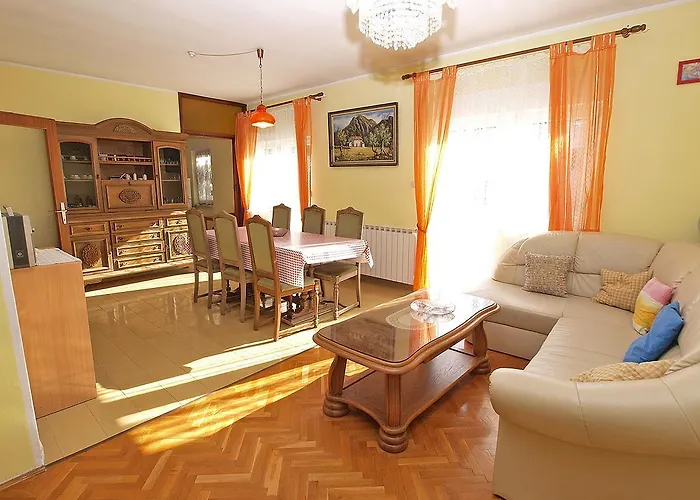 926 Pula